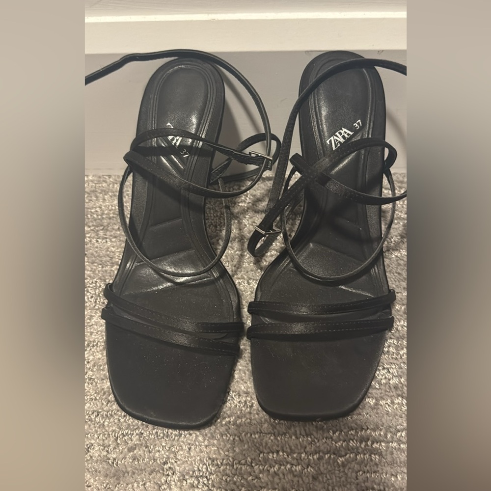 Zara strappy heels sz 37
